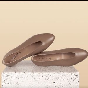 NWT A. Soliani Scala Taupe Italian Leather Modernized Flats U.S. Size 7